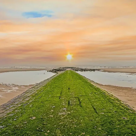 Charming Near The Beach *