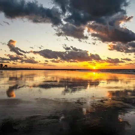 Charming Near The Beach *